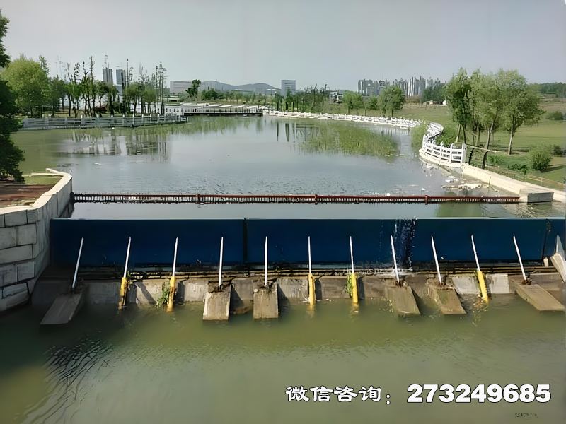 城市景觀瀑布?jí)斡糜诔鞘芯坝^水系與商業(yè)綜合體，由園林工程公司、商業(yè)地產(chǎn)企業(yè)及水務(wù)局采用。鋼制壩體形成多級(jí)瀑布景觀，支持與燈光、音樂(lè)系統(tǒng)聯(lián)動(dòng)。適配緩坡河道與商業(yè)街區(qū)，打造沉浸式水秀體驗(yàn)，提升區(qū)域吸引力。城市景觀瀑布?jí)蝺r(jià)格電話微信聯(lián)系廠家。